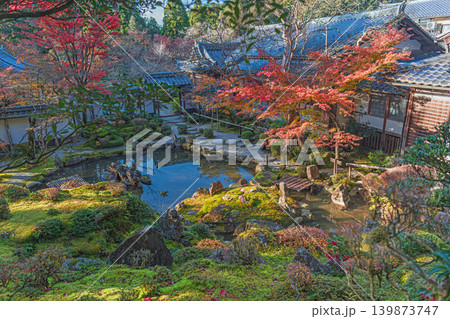 滋賀 西明寺 名勝庭園の秋景色 滋賀 西明寺 名勝庭園の秋景色 139873747