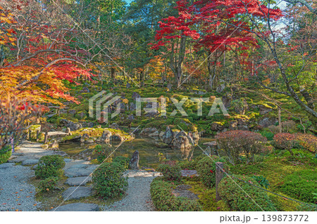 滋賀 西明寺 名勝庭園の秋景色 滋賀 西明寺 名勝庭園の秋景色 139873772