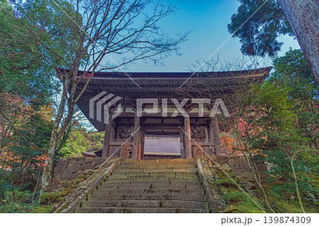 滋賀 西明寺 二天門の秋景色 滋賀 西明寺 二天門の秋景色 139874309