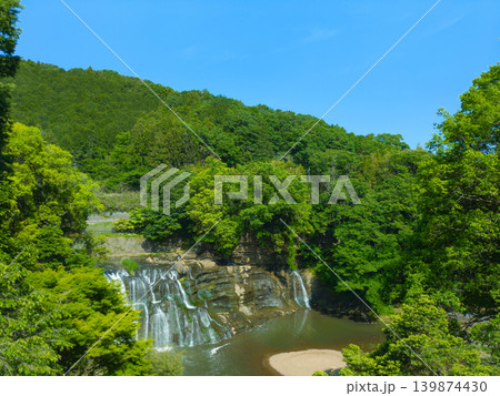 龍門の滝全景 緑の山と青空 初夏 那須烏山市 栃木県 龍門の滝全景 緑の山と青空 初夏 那須烏山市 栃木県 139874430