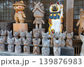 色鮮やかな猫の木彫り民芸品 139876983