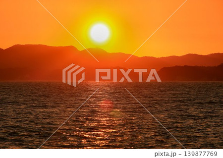 茜色に染まる松江・出雲の夕景…夕焼けの『宍道湖』 139877769