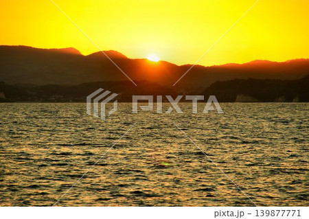 茜色に染まる松江・出雲の夕景…夕焼けの『宍道湖』 茜色に染まる松江・出雲の夕景…夕焼けの『宍道湖』 139877771