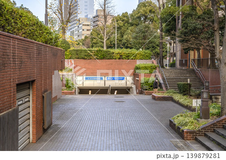 横浜市の都市風景 伊勢佐木長者町駅入口 横浜市の都市風景 伊勢佐木長者町駅入口 139879281