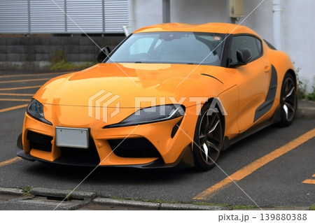 黄色い国産スポーツカー 139880388