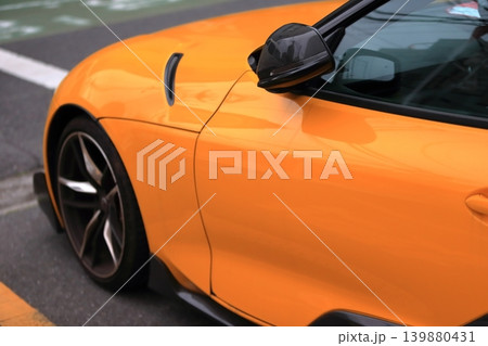 黄色い国産スポーツカー 139880431