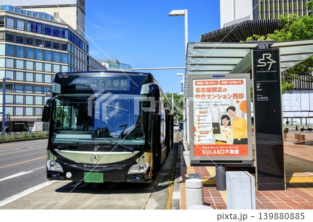 名古屋市、栄停留所に停車中のSRT 139880885