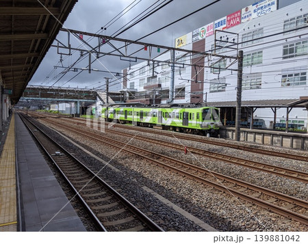 馬橋駅を発車した普通列車 馬橋駅を発車した普通列車 139881042