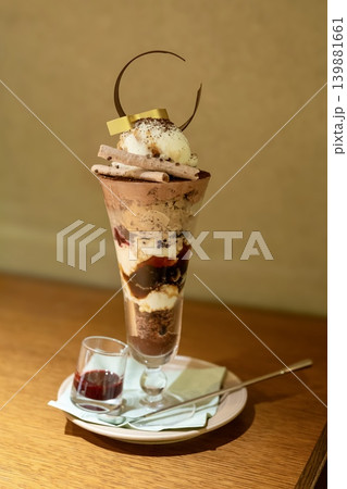 大人のコーヒーパフェの贅沢カフェスイーツ 大人のコーヒーパフェの贅沢カフェスイーツ 139881661