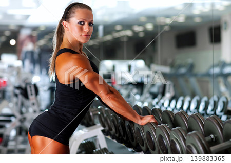 Young sports woman posing in gym Young sports woman posing in gym 139883365