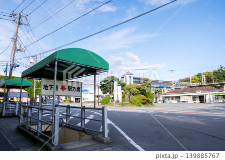 【真鶴駅】早朝の静かな駅前広場 【真鶴駅】早朝の静かな駅前広場 139885767