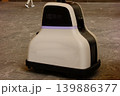 ロボットが巡回中のビル内風景 ロボットが巡回中のビル内風景 139886377