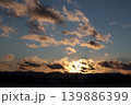 山影にほどける黎明の炎 139886399