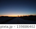 冬陽の息吹が大地の影をほどく 139886402