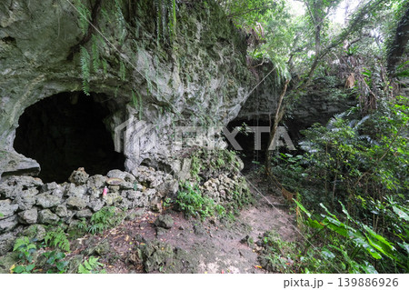 【久米島】ヤジヤーガマ洞窟 【久米島】ヤジヤーガマ洞窟 139886926