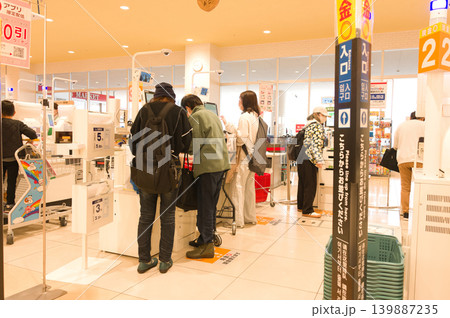 5月・食料品売り場 139887235