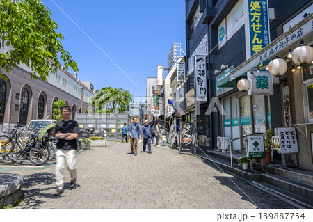 狛江駅前の都市風景と商店街通り 狛江駅前の都市風景と商店街通り 139887734