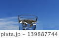 青空とコップに入ったミネラルウォーター 青空とコップに入ったミネラルウォーター 139887744