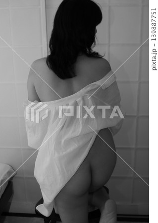 ドレスを着た女性の後ろ姿 ドレスを着た女性の後ろ姿 139887751