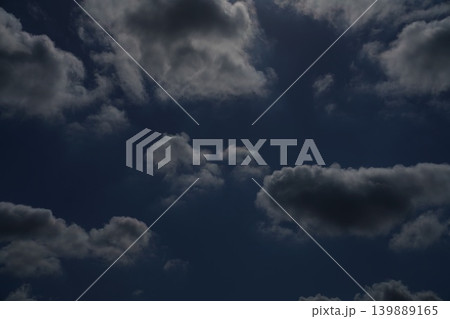 紺碧の空に白い雲 紺碧の空に白い雲 139889165