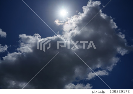 紺碧の空に白い雲 紺碧の空に白い雲 139889178