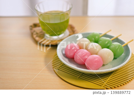 美味しそうな三色だんご 美味しそうな三色だんご 139889772