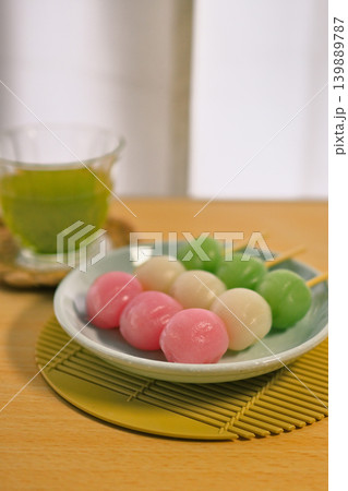 美味しそうな三色だんご 美味しそうな三色だんご 139889787