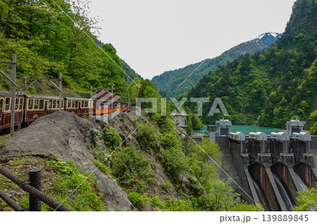 【富山】黒部峡谷トロッコ電車 【富山】黒部峡谷トロッコ電車 139889845