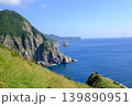 遊歩道から見た断崖絶壁 139890951