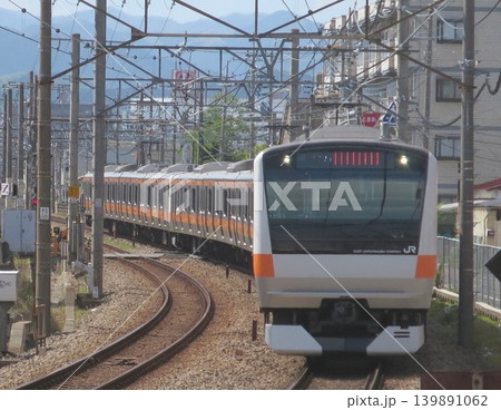 2019.5.2 青梅線小作駅に進入するE233系電車 2019.5.2 青梅線小作駅に進入するE233系電車 139891062
