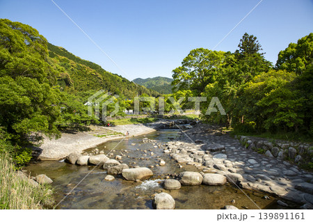 福岡県那珂川市に流れる那珂川にある中ノ島公園の風景 福岡県那珂川市に流れる那珂川にある中ノ島公園の風景 139891161