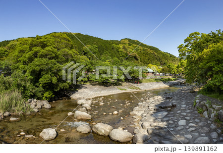 福岡県那珂川市に流れる那珂川にある中ノ島公園の風景 福岡県那珂川市に流れる那珂川にある中ノ島公園の風景 139891162