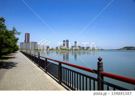 福岡県福岡市東区の香椎浜北公園より福岡アイランドシティを望む 139891387