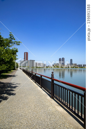 福岡県福岡市東区の香椎浜北公園より福岡アイランドシティを望む 139891388