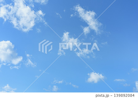青空と白い雲 139892084