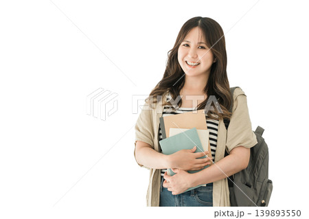 大学・学校・オフィスの廊下にいる大学生・ビジネスウーマン(学生・塾・予備校) 大学・学校・オフィスの廊下にいる大学生・ビジネスウーマン(学生・塾・予備校) 139893550