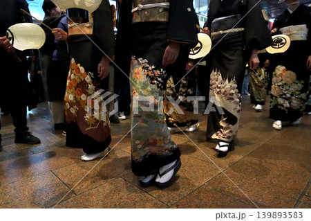 花嫁行列の黒留袖 花嫁行列の黒留袖 139893583