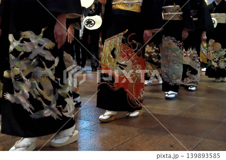 花嫁行列の黒留袖 139893585