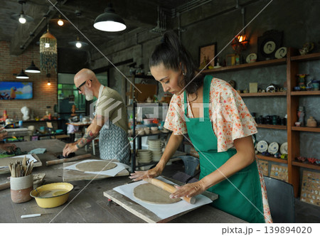 A happy couple makes ceramic plates in a workshop 139894020