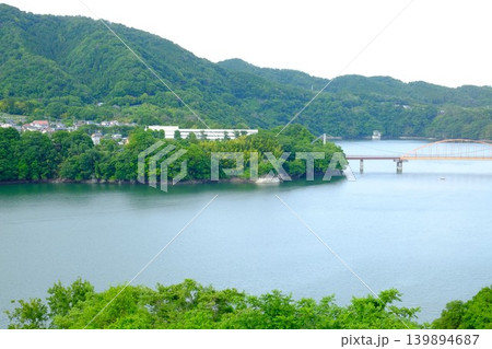 【神奈川県】緑に包まれた津久井湖 139894687