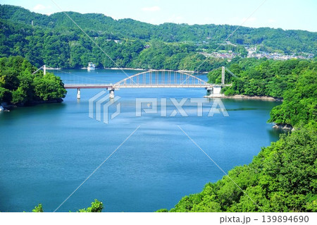 【神奈川県】エメラルドグリーンに輝く津久井湖 139894690