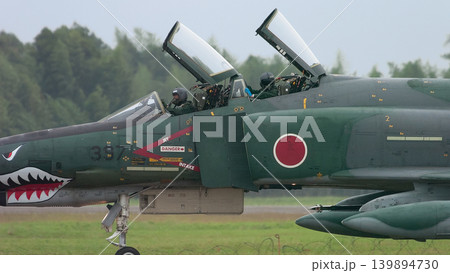 航空自衛隊RF-4EJファントムⅡ偵察機のタキシング 139894730