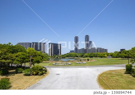 福岡市東区にあるアイランドシティ中央公園から見る風景 福岡市東区にあるアイランドシティ中央公園から見る風景 139894744