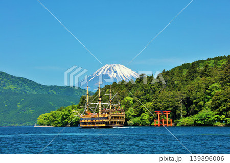 初夏の箱根 青空と海賊船 そして富士山 初夏の箱根 青空と海賊船 そして富士山 139896006