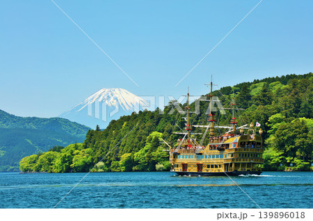 初夏の箱根 青空と海賊船 そして富士山 初夏の箱根 青空と海賊船 そして富士山 139896018