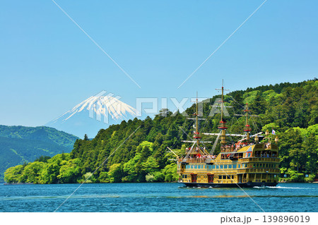 初夏の箱根 青空と海賊船 そして富士山 初夏の箱根 青空と海賊船 そして富士山 139896019