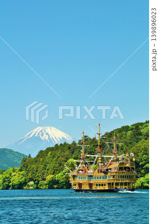 初夏の箱根 青空と海賊船 そして富士山 初夏の箱根 青空と海賊船 そして富士山 139896023