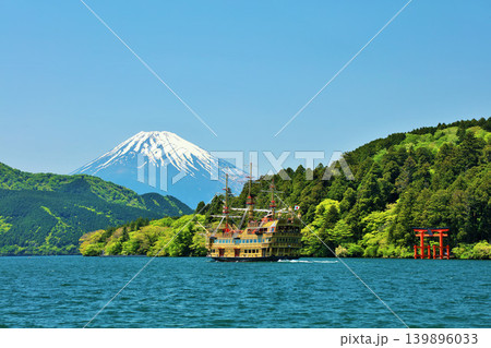 初夏の箱根 青空と海賊船 そして富士山 初夏の箱根 青空と海賊船 そして富士山 139896033