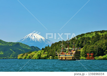 初夏の箱根 青空と海賊船 そして富士山 初夏の箱根 青空と海賊船 そして富士山 139896034