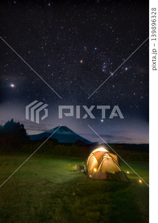 ふもとっぱら 富士山と星空とキャンプ 縦 ふもとっぱら 富士山と星空とキャンプ 縦 139896328
